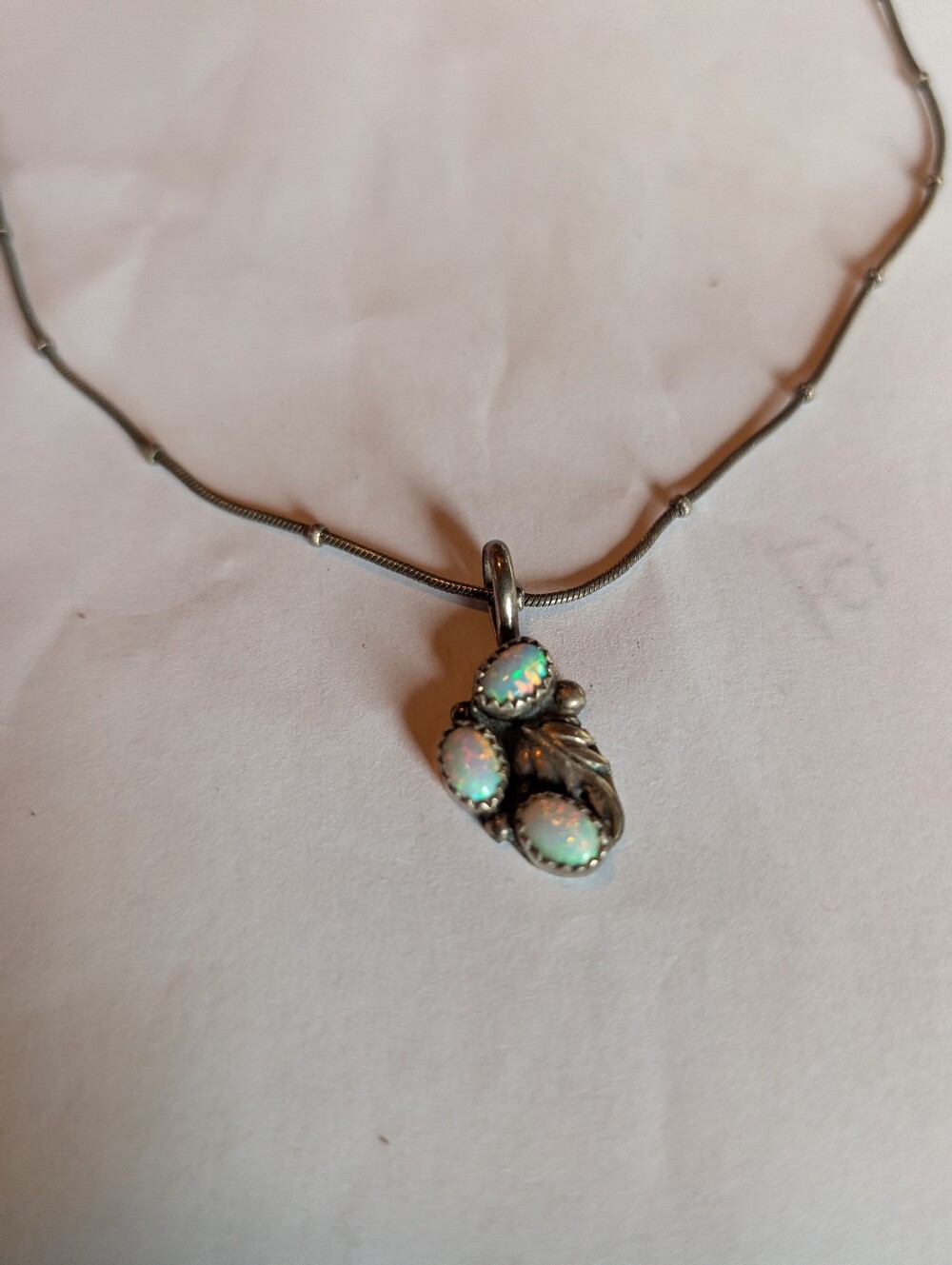 Vintage Southwest Silver Cluster Faux Opal Leaf Pendant Italian Chain Necklace - Picture 4 of 10